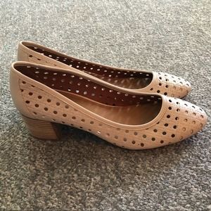 Like New Patricia Nash Allegra Perforated Leather Block Heels Pumps Size 10
